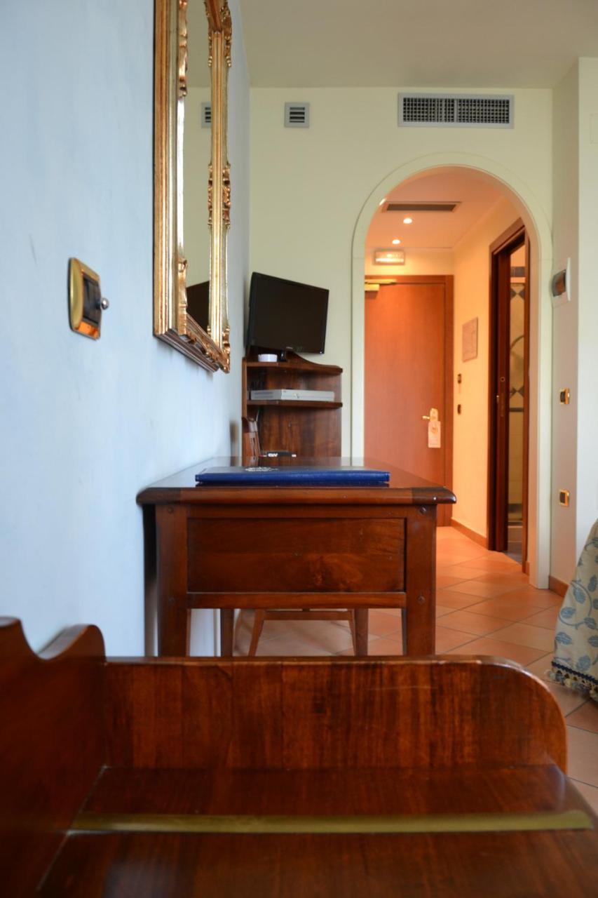 Villa Rosa Di Martinsicuro Villa Luigi Hotel & Restaurant Nuova Gestione מראה חיצוני תמונה